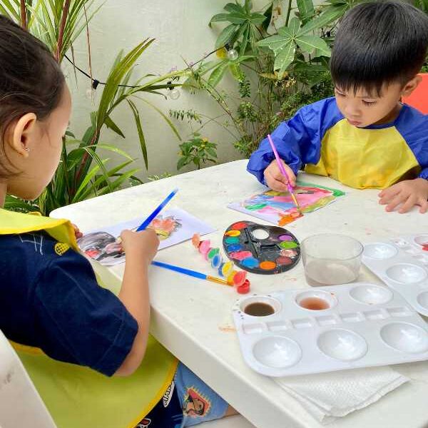 Screen-free-summer-activities-for-kids-that-give-busy-moms-a-break.