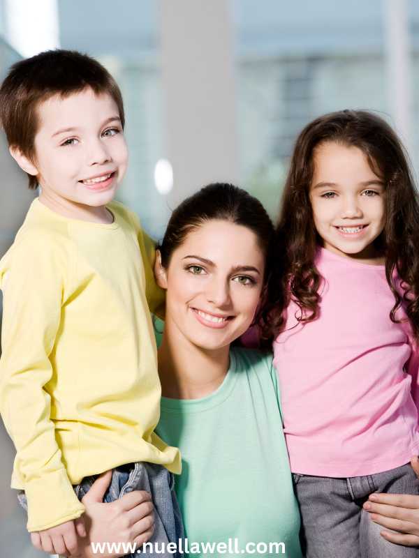 a-mom-and -her-kids-in-easy-summer-routine-for-busy-moms-and-kids