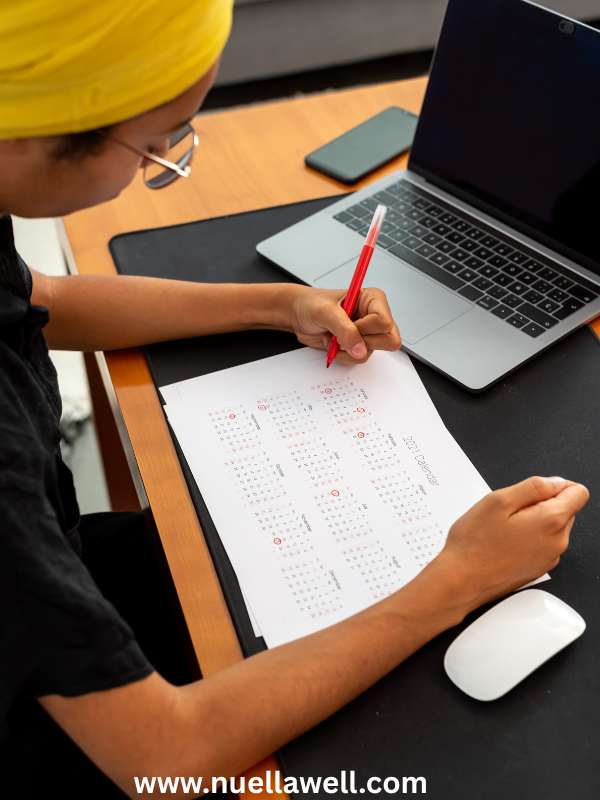 Mom-organizing-resposibilities-to-reduce-mental-load-as-a-mom